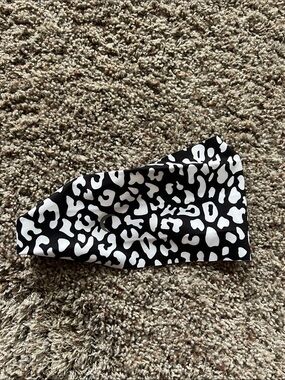 Zyia Black and White Leopard Print Headband